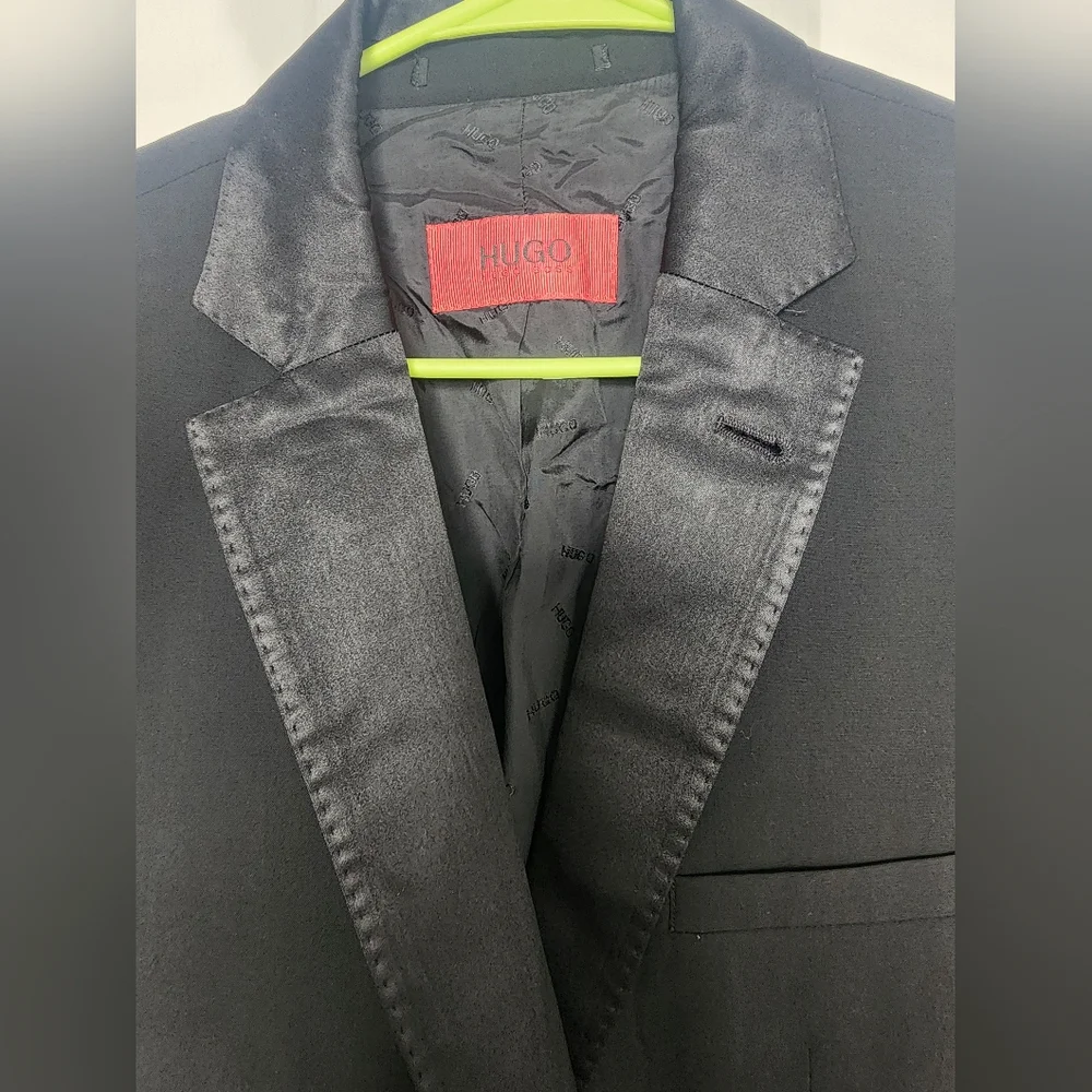 Hugo Boss, size 40‎ R, black
